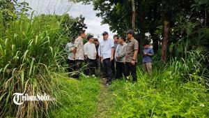 TINJAU-LOKASI-SEKOLAH-RAKYAT-Wakil-Menteri-Sosial-Agus-Jabo-Priyono-meninjau-lahan-sekolah-rakyat.jpg