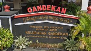 Tulisan-penanda-Kelurahan-Gandekan.jpg