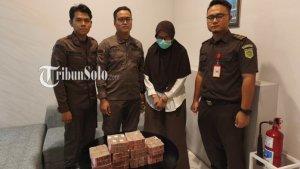 Uang-menumpuk.jpg