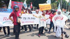 aksi-demo-buruh-di-depan-kantor-dprd-sukoharjo-rabu-13112019.jpg
