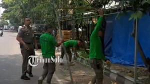 menertibkan-pedagang-yang-mulai.jpg
