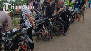 nyar-Rata-rata-mereka-berknalpot-brong.jpg