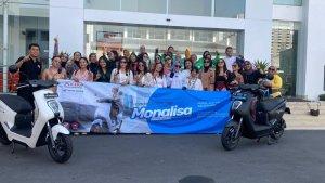 onalisa-berpose-dengan-motor-listik-Honda-EM1-e.jpg