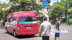 parkir-mobil-agen-travel.jpg