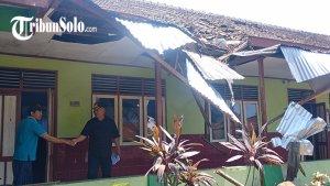 sekolah-terdampak-hujan-badai-di-klaten.jpg