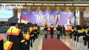 upacara-wisuda-UT-surakarta.jpg