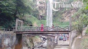 wisatawan-membanjiri-grojogan-sewu-di-tawangmang.jpg