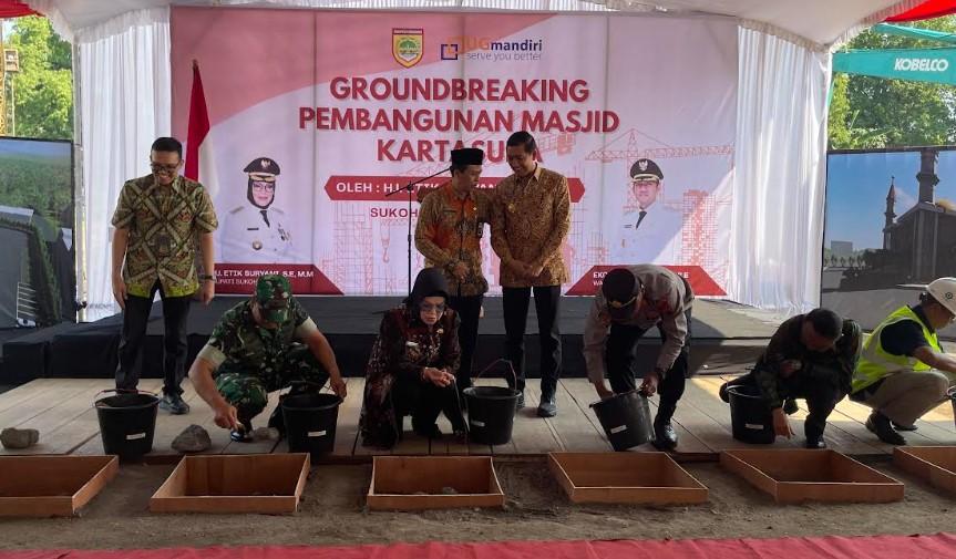 Bupati Etik Letakkan Batu Pertama Pembangunan Masjid di Kartasura, Nilai Proyek Rp21 Miliar