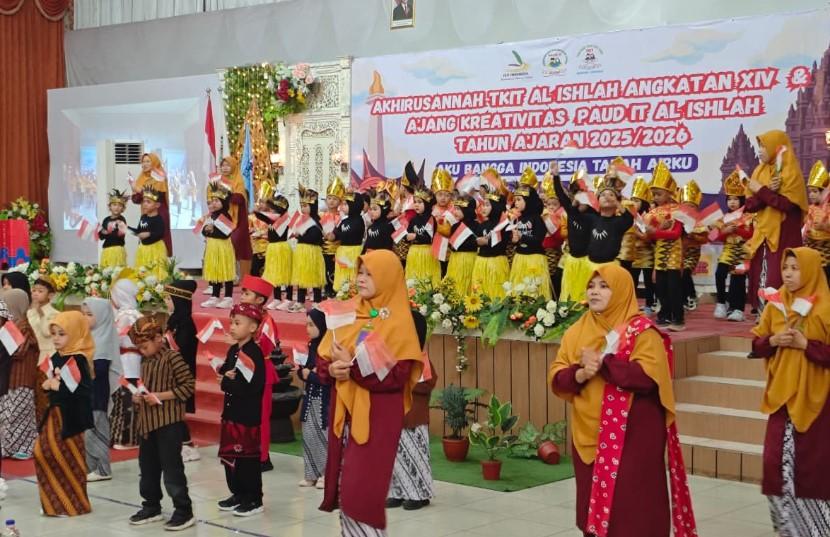 Akhirusanahpelepasan-siswa-TK-B-TKIT-Al-Ishlah-Sukoharjo.jpg