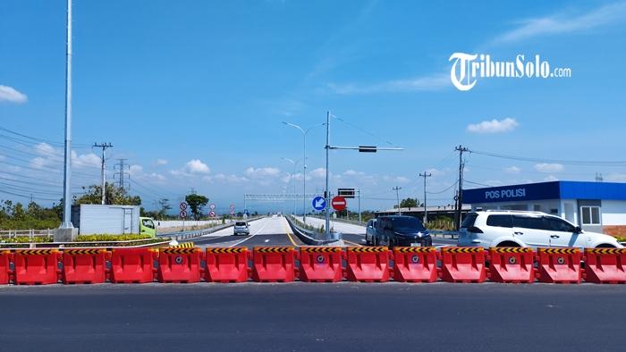 Akses-jalan-tol-Solo-Yogyakarta-di-gerbang-tol-Polanharjo.jpg