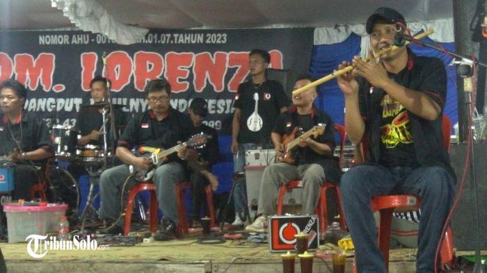 Aksi-panggung-Orkes-Melayu-OM-Lorenza-3.jpg