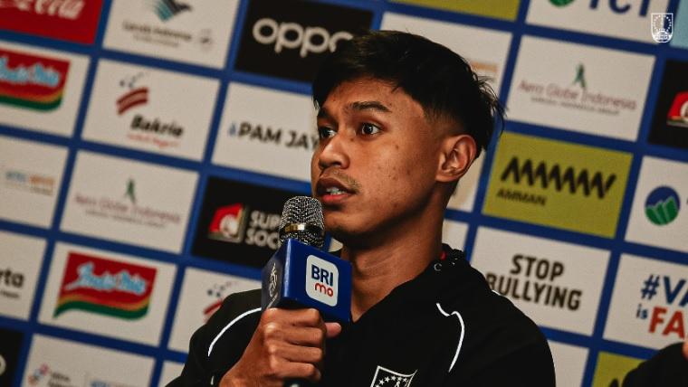 Alfriyanto-Nico-saat-sesi-jumpa-pers-jelang-laga-melawan-Persija.jpg