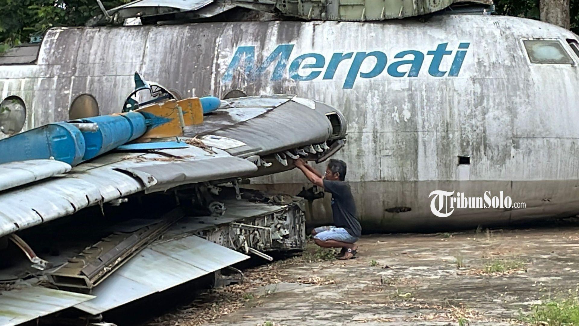 Bangkai-pesawat-bekas-Merpati-Airlines-di-Dusun-Dukuh-Desa-Gupit-Sukoharjo.jpg