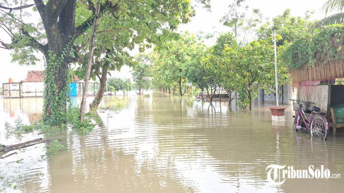 Banjir-masih-menggenangi-Desa-Sribit-4.jpg