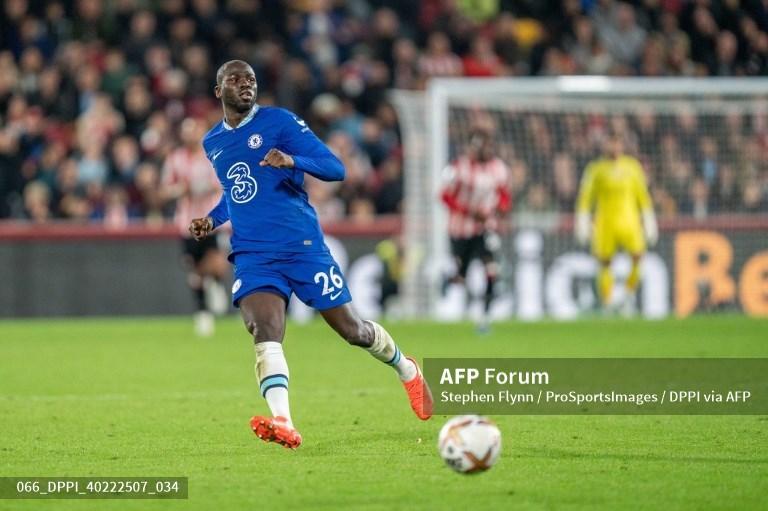 Bek-Chelsea-Kalidou-Koulibaly-absen.jpg
