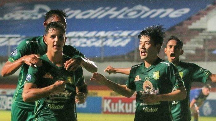 Bruno-Moreira-dan-Taisei-Marukawa-saat-masih-membela-Persebaya-Surabaya.jpg
