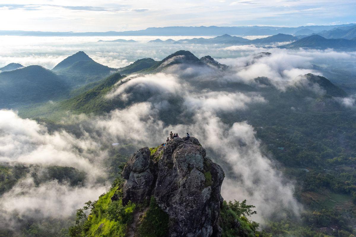 Rekomendasi Wisata di Wonogiri : Bukit Cumbri Tawarkan View Alam Indah untuk Pendaki Pemula