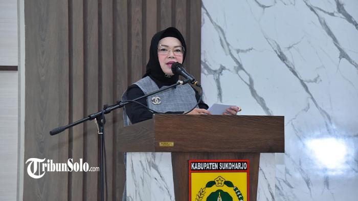 Bupati-Sukoharjo-Etik-Suryani-memberikan-arahan-dalam-Rakerda-Pemuda-Muhammadiyah-Sukoharjo.jpg