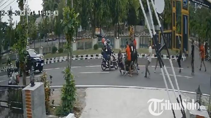 CCTV-Pengeroyokan-Oknum-TNI.jpg