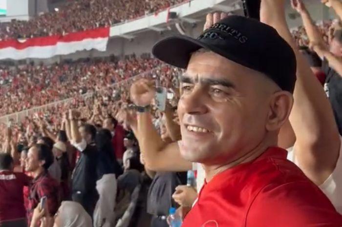 Cristian-Gonzales-nonton-di-tribun.jpg