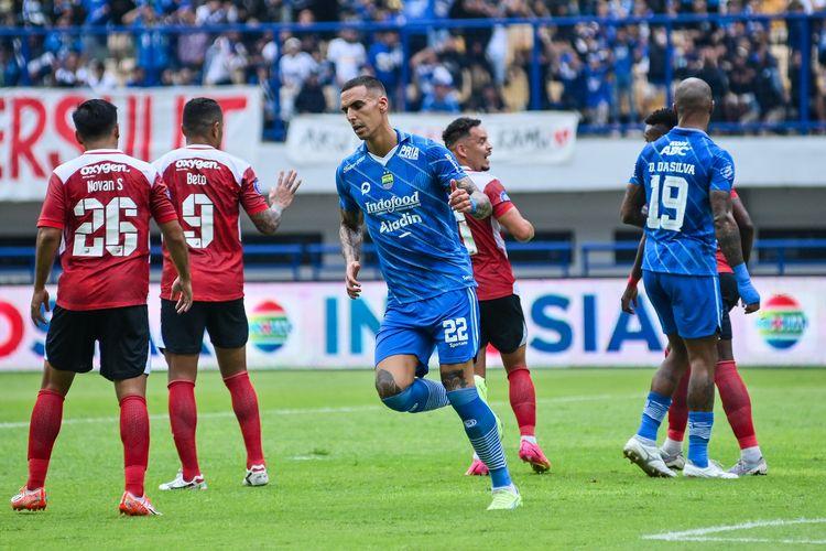 Debut-Alberto-Rodriguez-dalam-pertandingan-Persib-vs-Madura-United.jpg