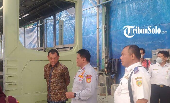 Dishub-Sukoharjo-cek-progres-pembuatan-rangka-Bus-Trans-Jateng.jpg
