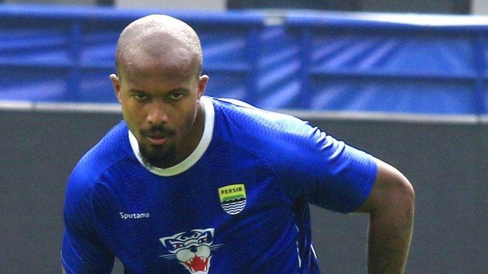 Eks-Pemain-Persib-Bandung-Gervane-Kastaneer.jpg