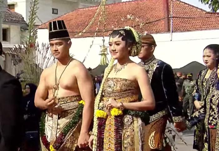 Sejarah Busana Pengantin Dodotan Solo Basahan yang Ditetapkan Sebagai ...
