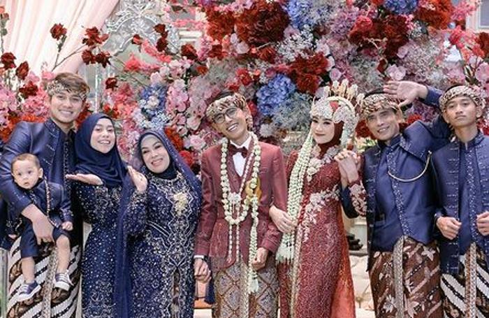 Foto-keluarga-Lesti-Kejora-di-pernikahan-Beni-Mulyana.jpg