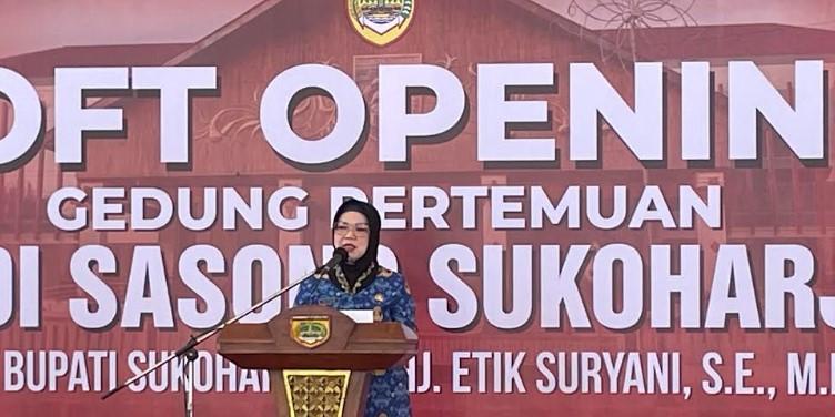 Gedung-Pertemuan-Budi-Sasono-yang-berdiri-megah-di-jantung-Kabupaten-Sukoharjo.jpg