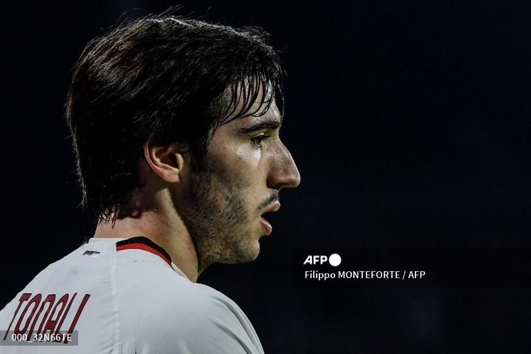 Gelandang-AC-Milan-Sandro-Tonali-dalam-laga-Cremonese-vs-AC-Milan.jpg