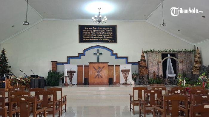 Gereja-gereja-di-Kabupaten-Sragen-mulai-melakukan-berbagai-persiapan-menjelang-Natal.jpg