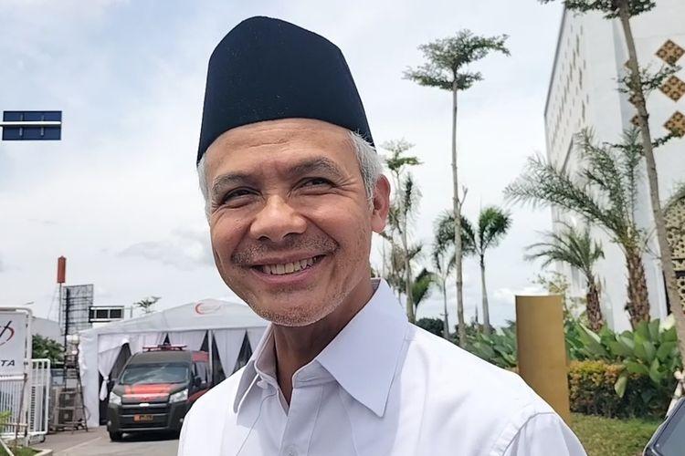 Gubernur-Jawa-Tengah-Ganjar-Pranowo-setelah-melaksanakan-shalat-Jumat.jpg