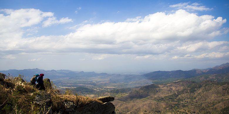 Gunung-Besek-di-Kismantoro-Wonogiri-Jawa-Tengah.jpg