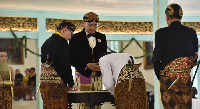 Gusti-Bhre-saat-Tingalan-Jumenengan-atau-kenaikan-tahta.jpg