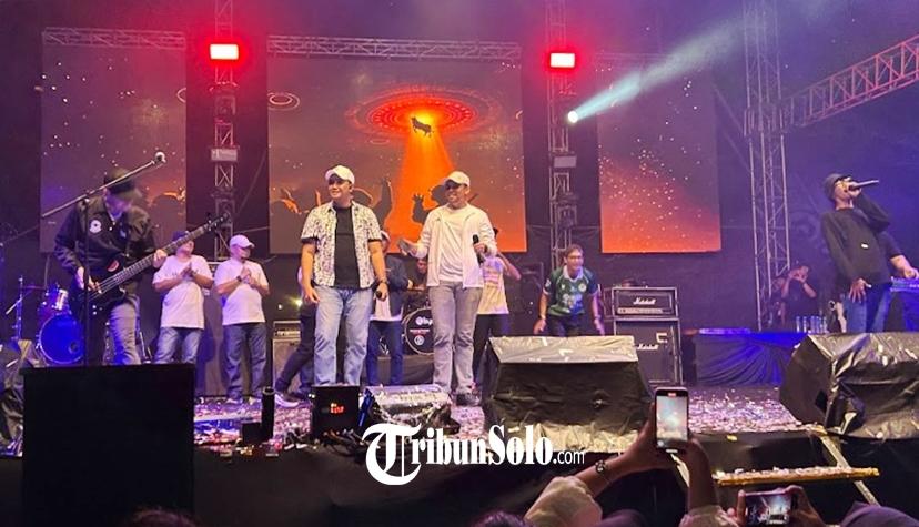 Malam Pergantian Tahun 2026 di Klaten, Bupati Hamenang dan Wabup Benny Duet Bareng Bondan Prakoso