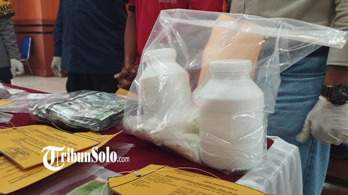 Hexymer-obat-keras-yang-diamankan-dari-tiga-pengedar-lintas-provinsi.jpg