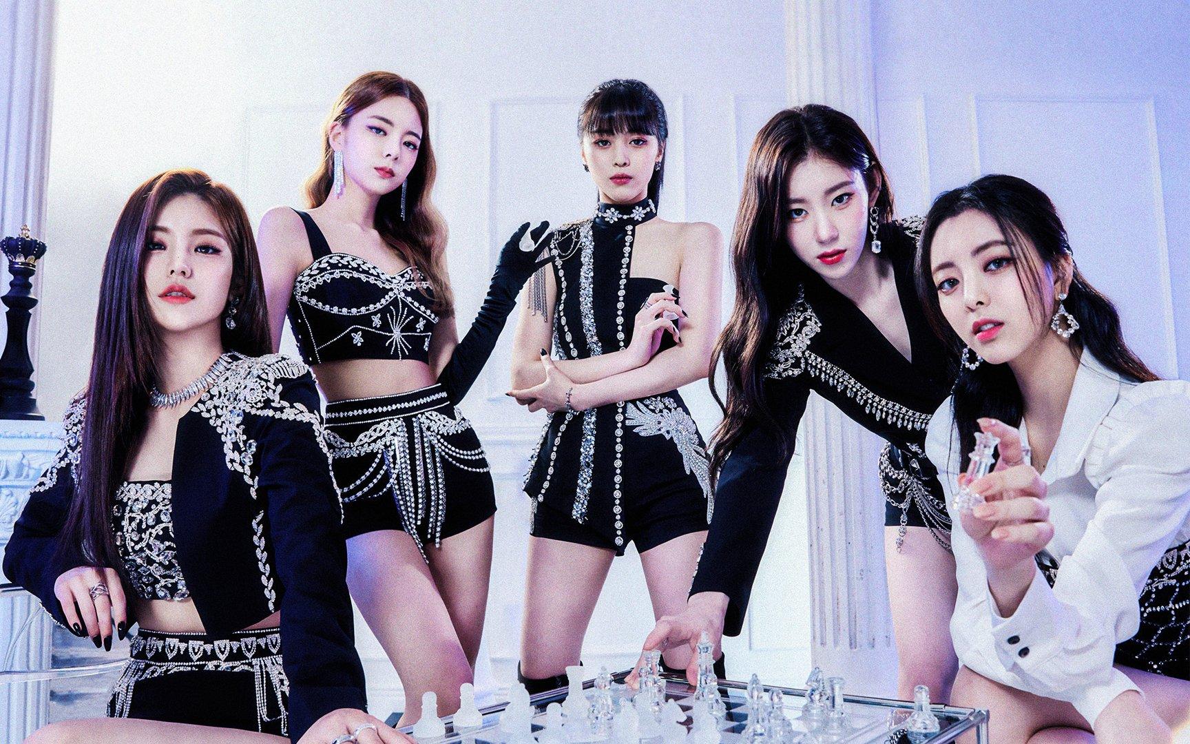 ITZY-Checkmate.jpg