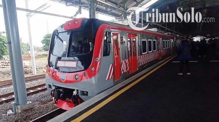 Ilustrasi-Kereta-Api-di-Stasiun-Purwosari-Solo.jpg