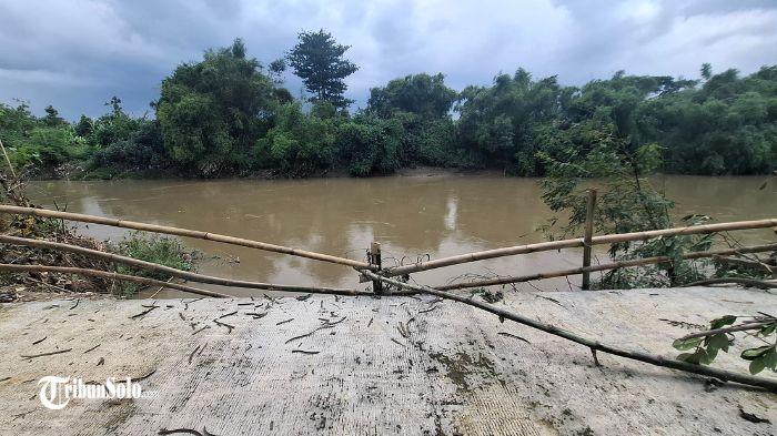 Jalan-di-Desa-Kecik-Kecamatan-Tanon-Kabupaten-Sragen-mengalami-growong.jpg