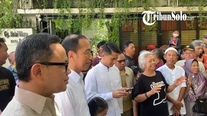 KUNJUNGI-KEDIAMAN-JOKOWI-Wamendagri-RI-Bima-Arya-saat-mendatangi-kediaman-Jokowi-di-Sumber-Solo.jpg