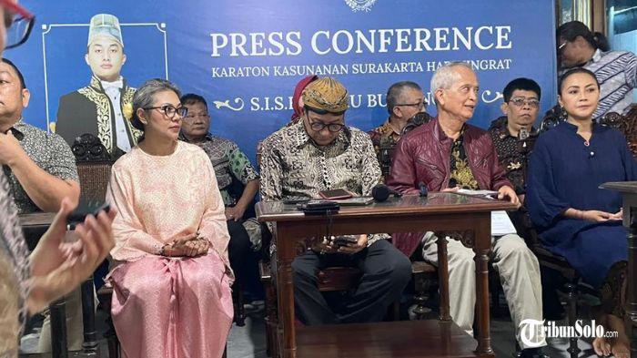 Kakak-perempuan-Pakubuwono-PB-XIV-Purbaya-GKR-Timoer-Rumbai.jpg