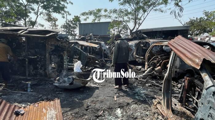 Kebakaran-gudang-rosok-ratusan-juta.jpg