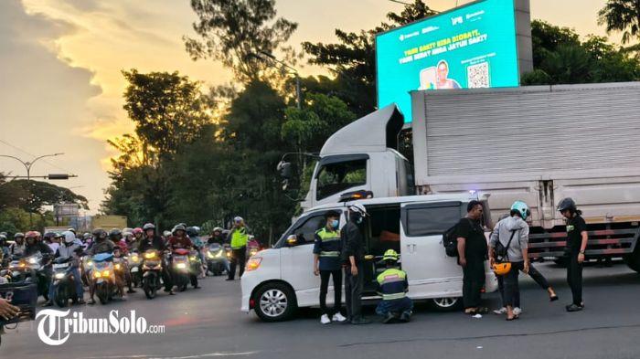 Kecelakaan-maut-terjadi-di-simpang-tugu-Wisnu-Manahan-Solo-234.jpg