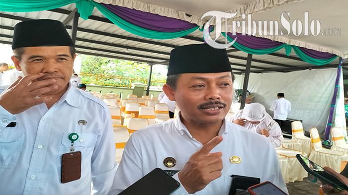Kepala-Kantor-Kemenag-Jateng-Mustain-Ahmad-di-Kantor-Kemenag.jpg