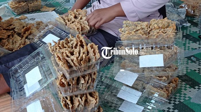 Keripik-tempe-benguk-salah-satu-makanan-yang-banyak-dicari-saat-lebaran.jpg