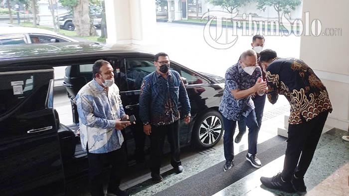 Ditanya Isu Reshuffle Kabinet di Sebelah Gibran, Ketum PAN Zulkifli Hasan : Itu Urusan Pak Presiden