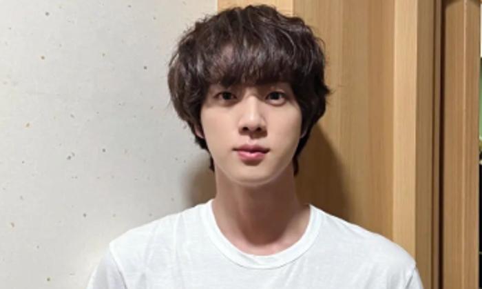 Kim-Seok-Jin-BTS-2022.jpg