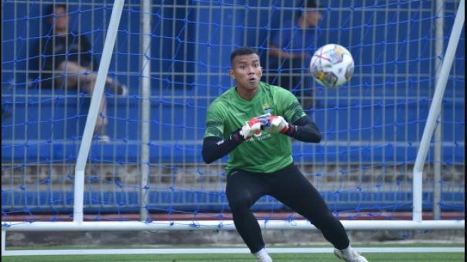 Kiper-Persib-Bandung-Teja-Paku-Alam-berlatih.jpg