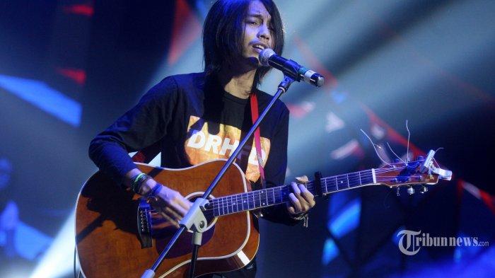 Kondisi-musisi-Fiersha-Besari-yang-mendaki-gunung.jpg